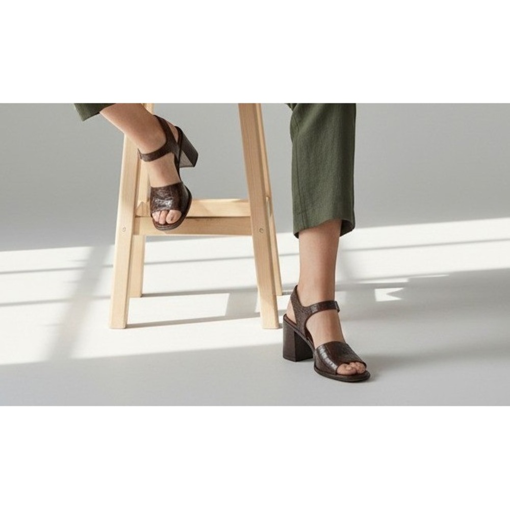 Joan & David Brown Croc Embossed Leather Block Heel Sandals Made in Italy 38